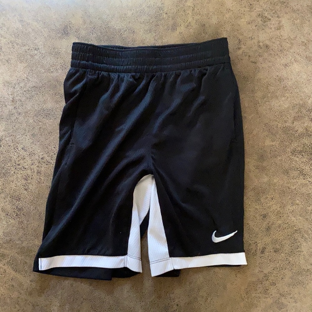 Boys size M Nike shorts